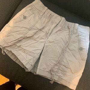 LOFT gray cargo shorts women’s 6, zipper, front and back pockets